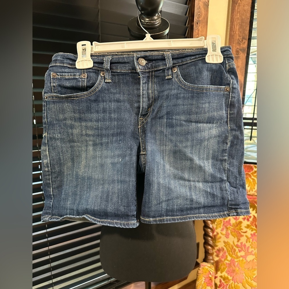 EUC Levi’s Strauss  dark blue jeans shorts Sz waist 26